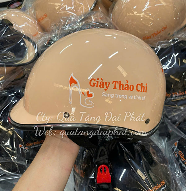 Các yếu tố ảnh hưởng đến giá nón bảo hiểm in logo