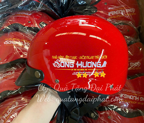 Màu sắc in càng nhiều thì giá nón bảo hiểm in logo càng cao