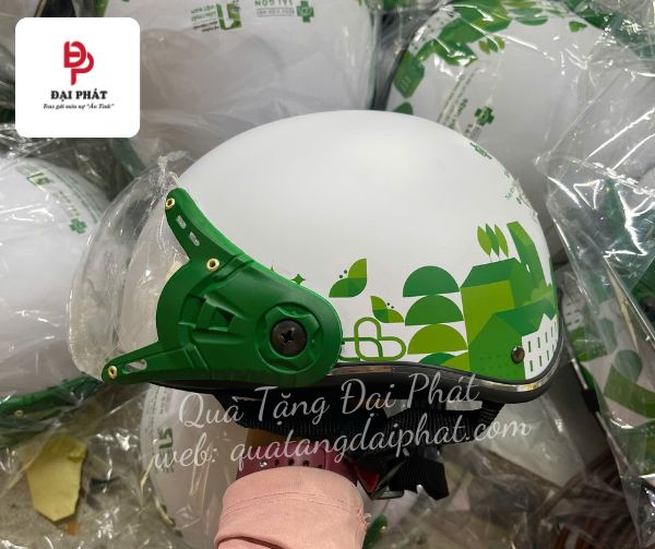 Nón bảo hiểm có kính