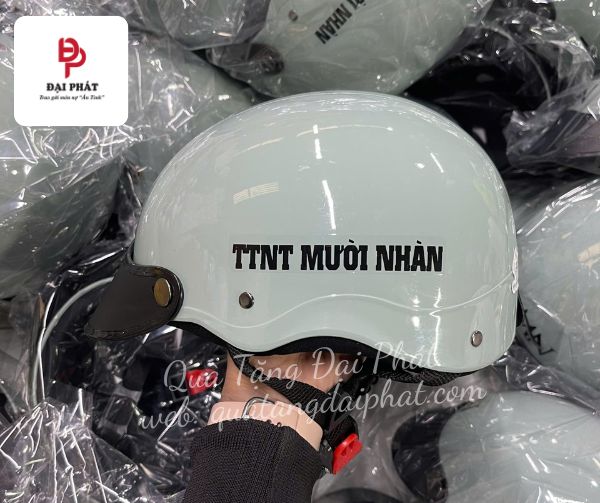Nón bảo hiểm in logo Mười Nhàn Nón bảo hiểm in logo Mười Nhàn