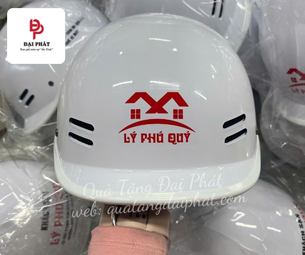 Tại sao doanh nghiệp nên chọn nón bảo hiểm in logo làm quà tặng? Tại sao doanh nghiệp nên chọn nón bảo hiểm in logo làm quà tặng?