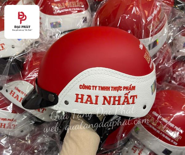 Nón bảo hiểm in logo làm quà tặng giúp nâng tầm hình ảnh thương hiệu