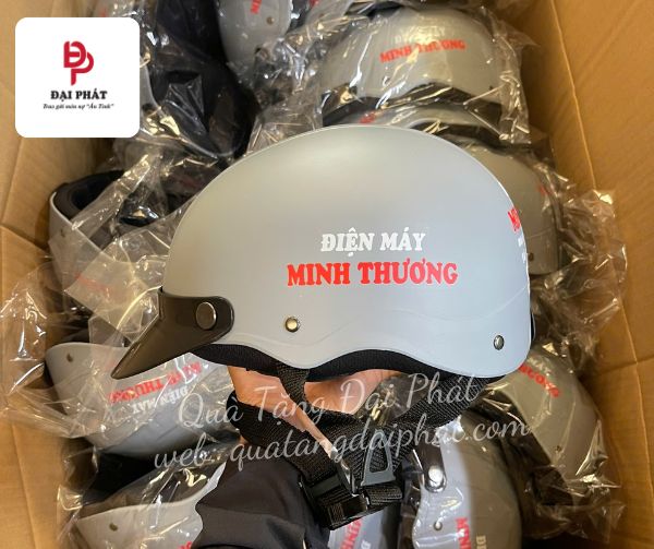 In logo nón bảo hiểm là hình thức quảng bá tiết kiệm nhưng hiệu quả